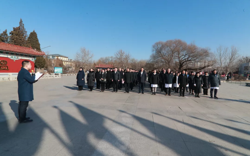 尊龙集团党委 温泉集团党委联合举办“迁新址启征程”主题党日活动