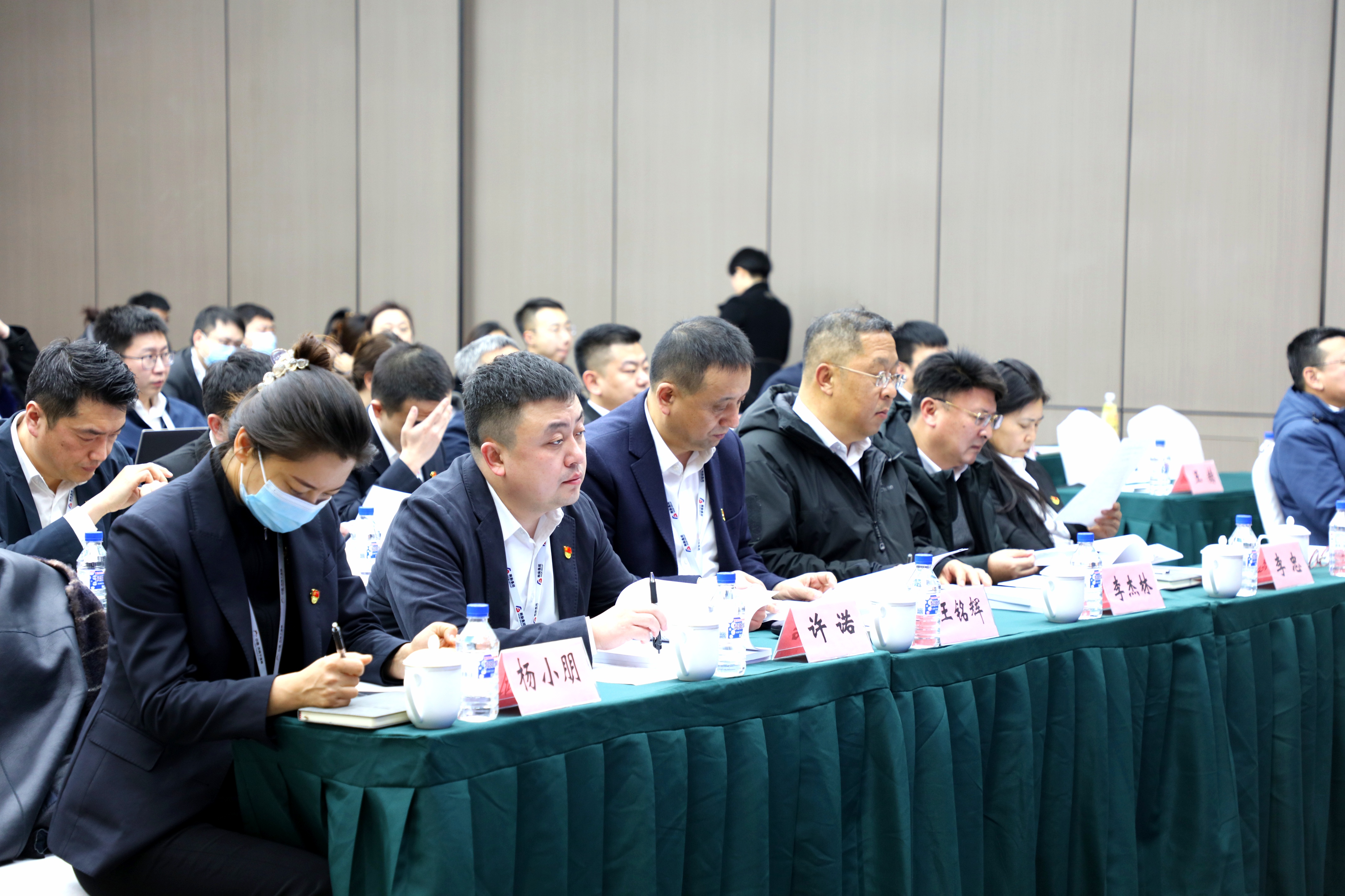 集团举行机关中层干部、借调和驻村干部2022年度述职测评会议