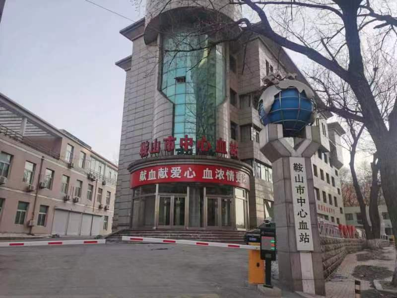 开展红色纽带传递真情，爱心奉献美德传承