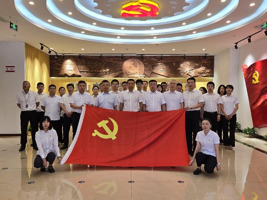 尊龙集团纪委组织党员干部参观警示教育馆